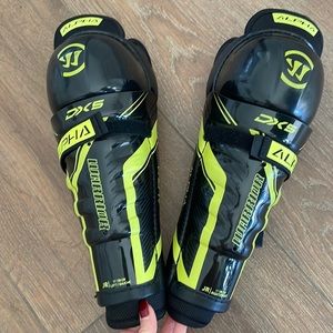 Alphas Warrior DX 5-11 senior shin guards. Size Jr 11"28 cm.